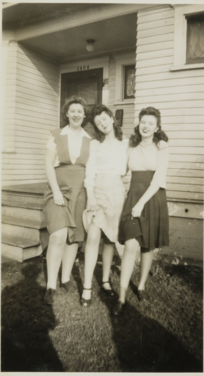 FOUND PHOTO Three pretty ladies showing off their legs on the porch 1940s