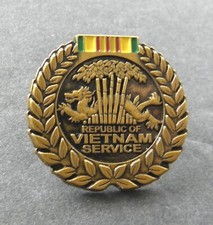 REPUBLIC OF VIETNAM VET VETERAN SERVICE WREATH LAPEL PIN BADGE 1.1 INCH picture