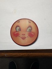 Vintage 1960s Vari-Vue Baby Face Lenticular Flasher Pinback Kissing Wink 2.5” picture