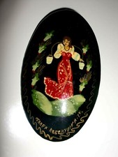 VTG~1970's~RISSIAN~SOVIET INION~LACQUER~PALEKH~LEBEDUSHKA~SIGNED~BROOCH PIN~OVAL picture