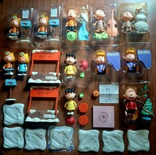 Peanuts Large Mixed Mint Out Of Box Action Figures with Variants READ picture