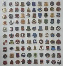 100 Vintage US Army Military Pins Badges Medal DUI Lot Distinguished Unit  Lot 1 picture