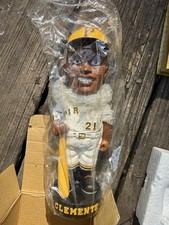 vintage-style Roberto Clemente Pittsburgh Pirates bobblehead, 9/2001 Stadium picture