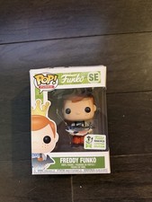 *NEW* 2019 ECCC FUNKO FREDDY HOLDING FISH LE 1000 pcs - Small Warping On Box picture